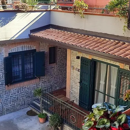 Casa de hóspedes Midway House Italy 3*