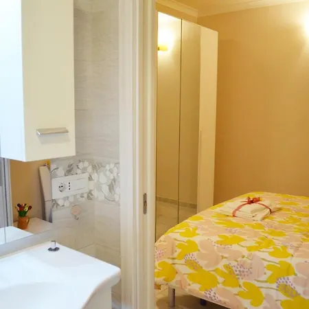 Midway House Italy Casa de hóspedes 3*