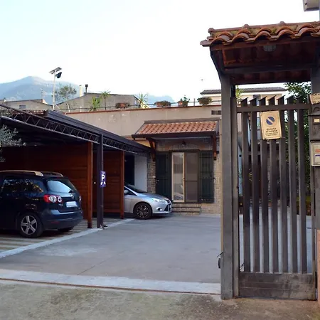 Midway House Italy 3*