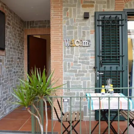 Casa de hóspedes Midway House Italy 3*